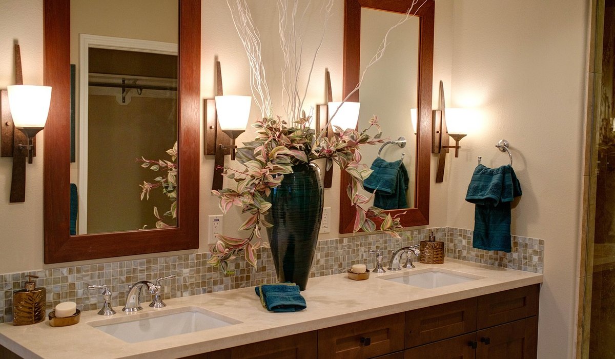 Displaying Collections Without Cluttering Small Rooms